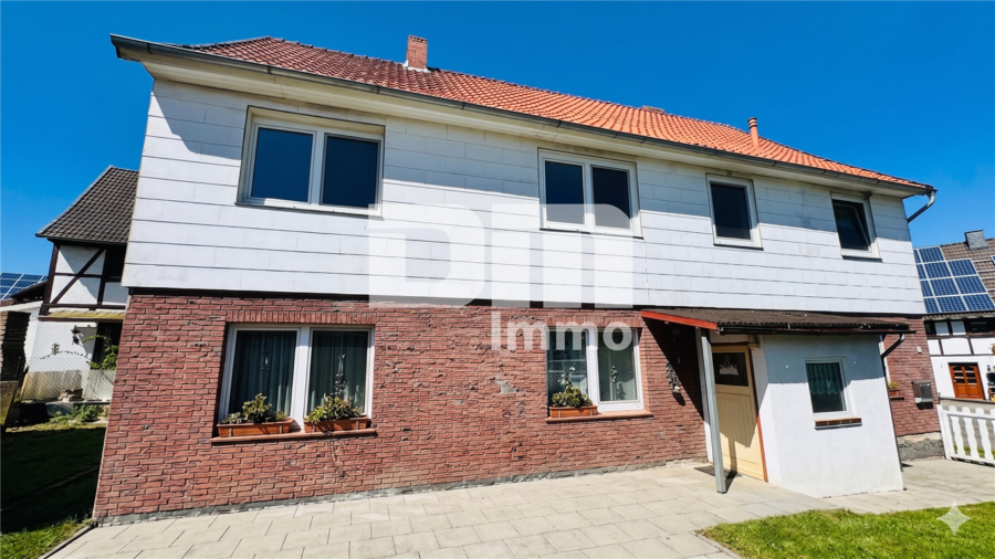 (R)eserviert!Charmanter Wohntraum mit Tradition und Weitblick - Seitenansicht / Haupteingang / Terrasse